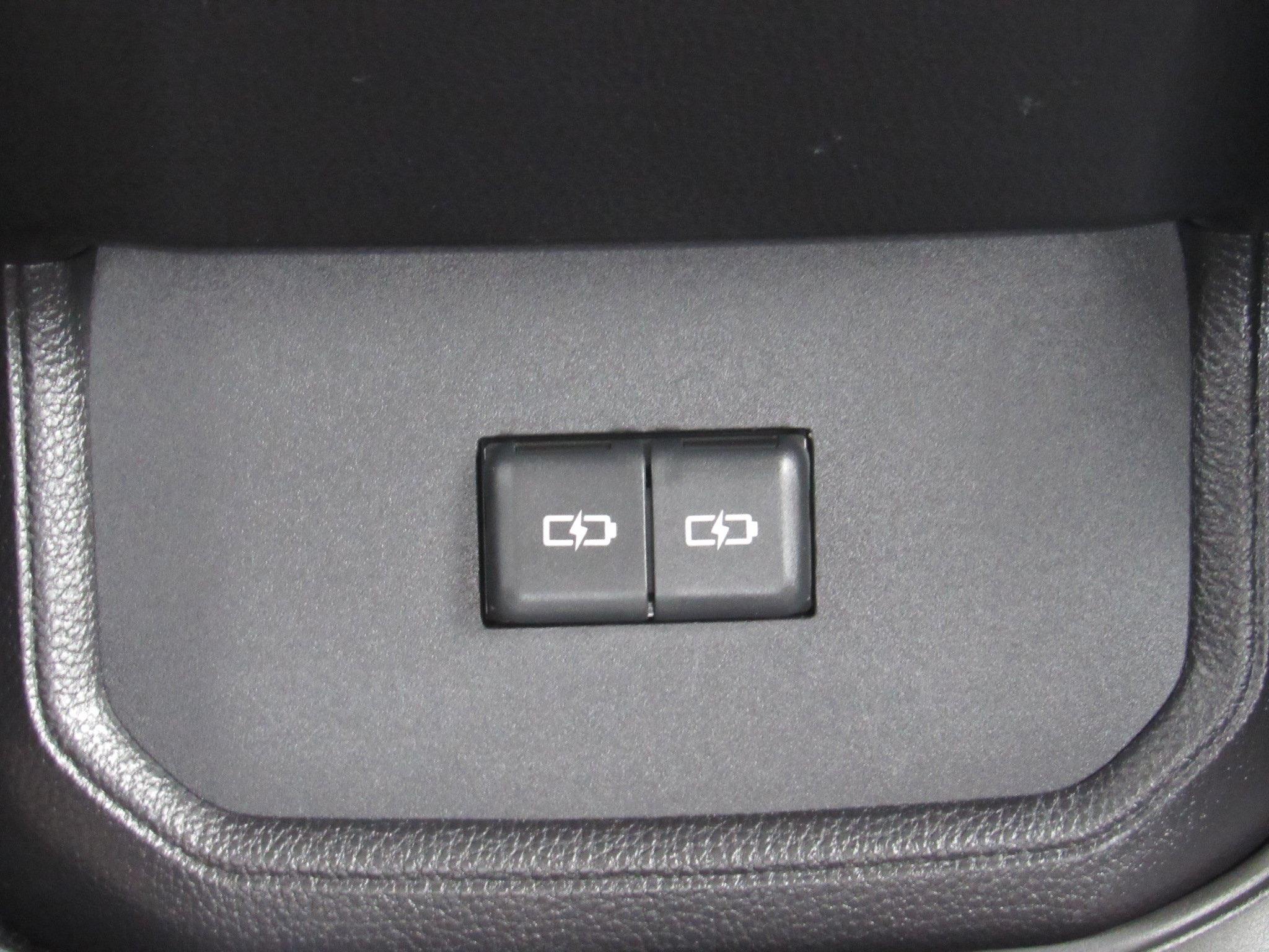 Used 2022 Toyota Highlander XLE AWD/4WD image 41