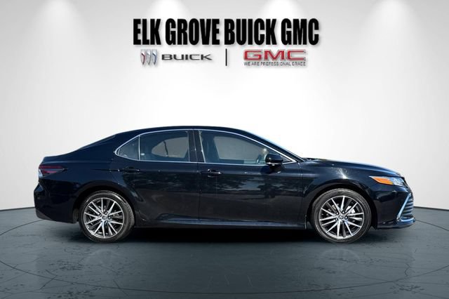 Used 2024 Toyota Camry XLE FWD image 3