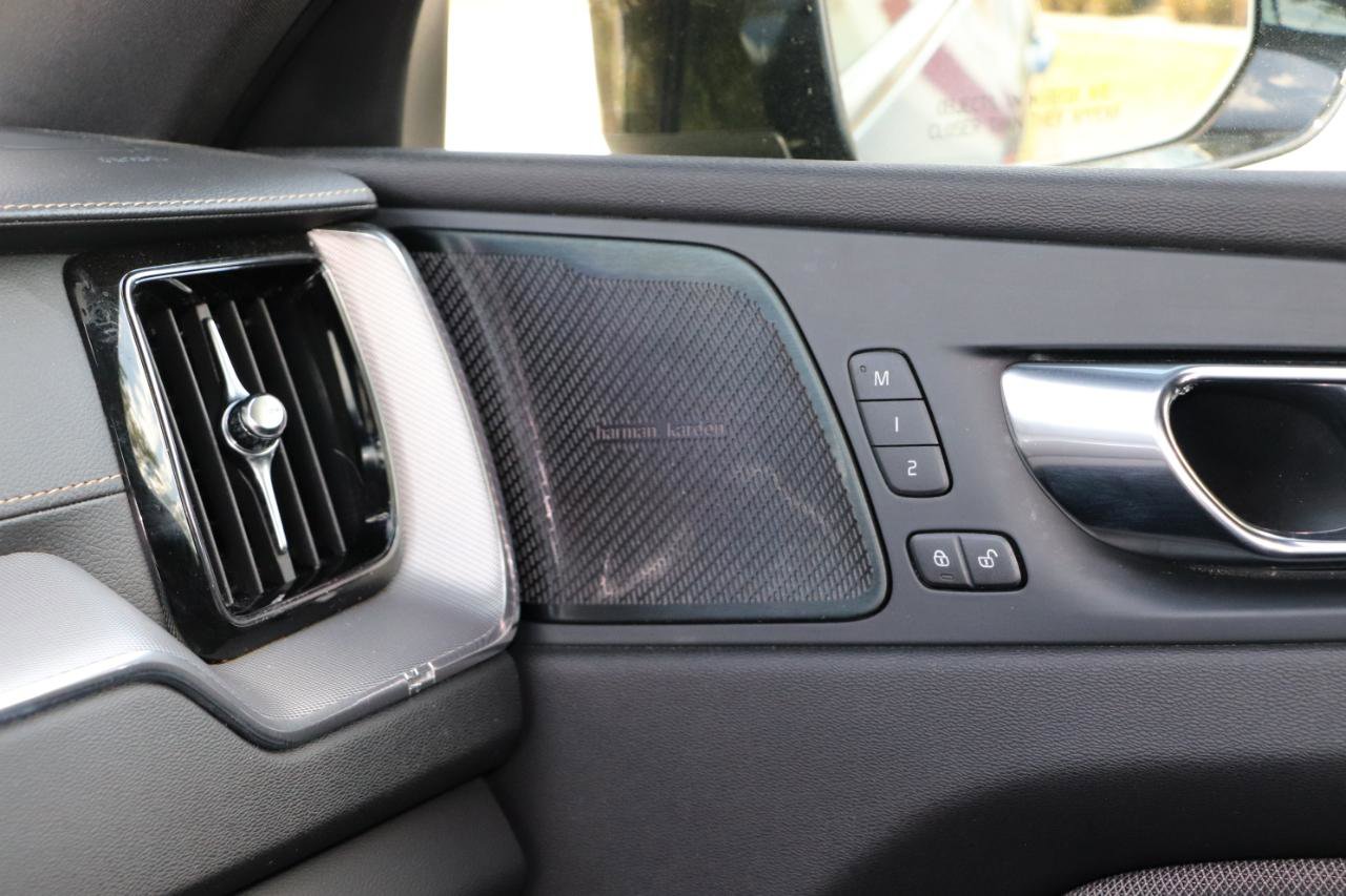 Used 2021 Volvo XC60 T5 R-Design w/ Advanced Package image 32