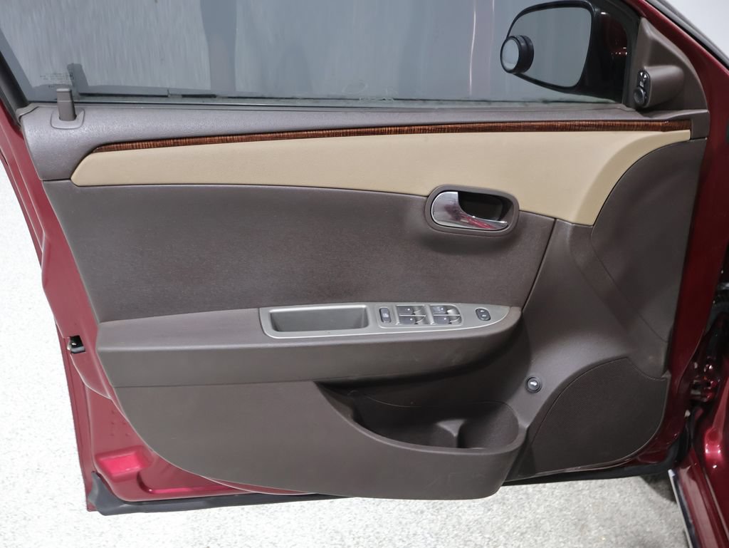 Used 2008 Chevrolet Malibu LTZ FWD image 19