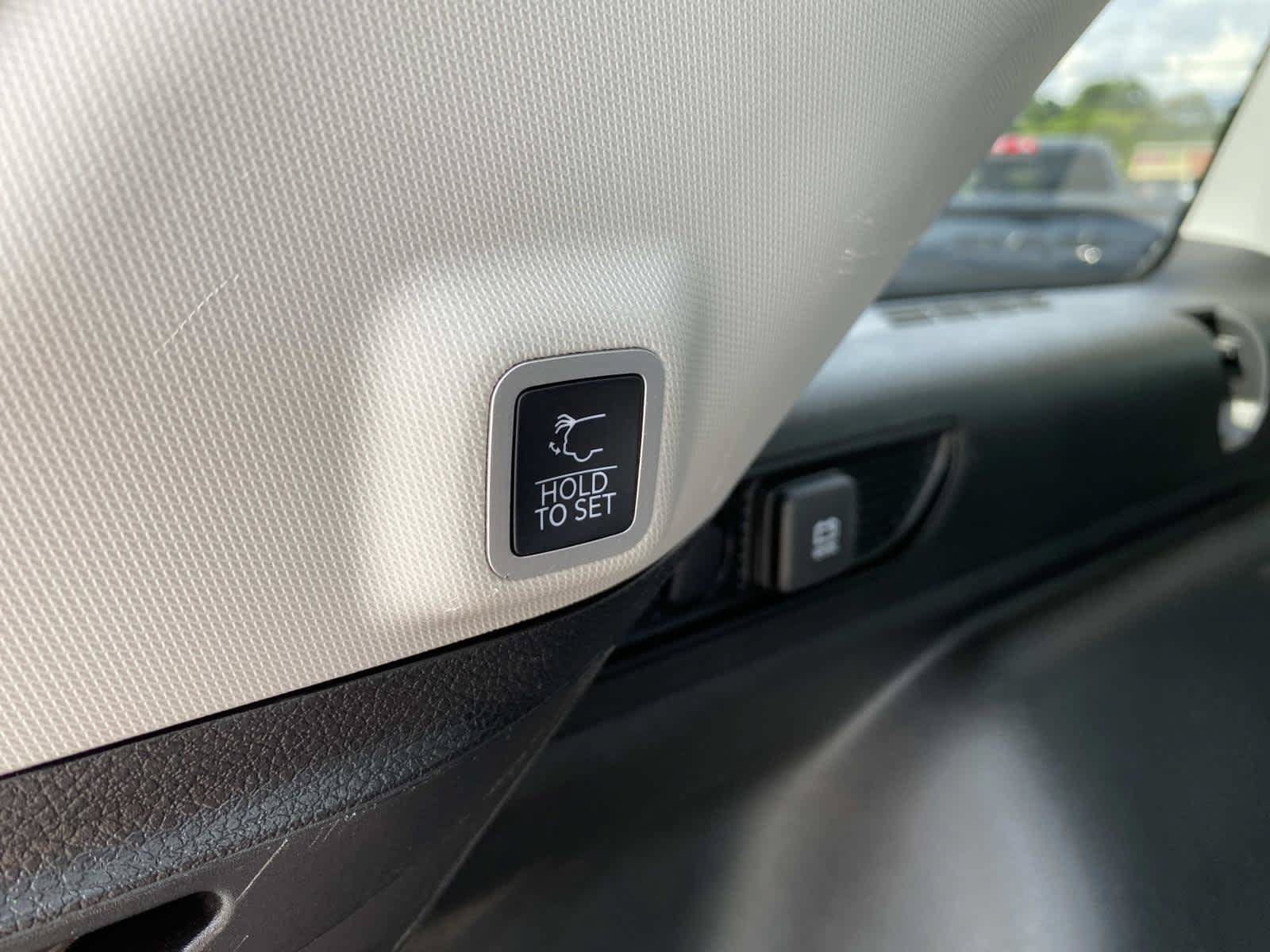 Used 2022 Jeep Grand Cherokee Limited AWD/4WD image 7