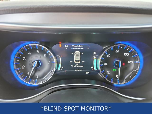 Used 2025 Chrysler Pacifica Limited image 10