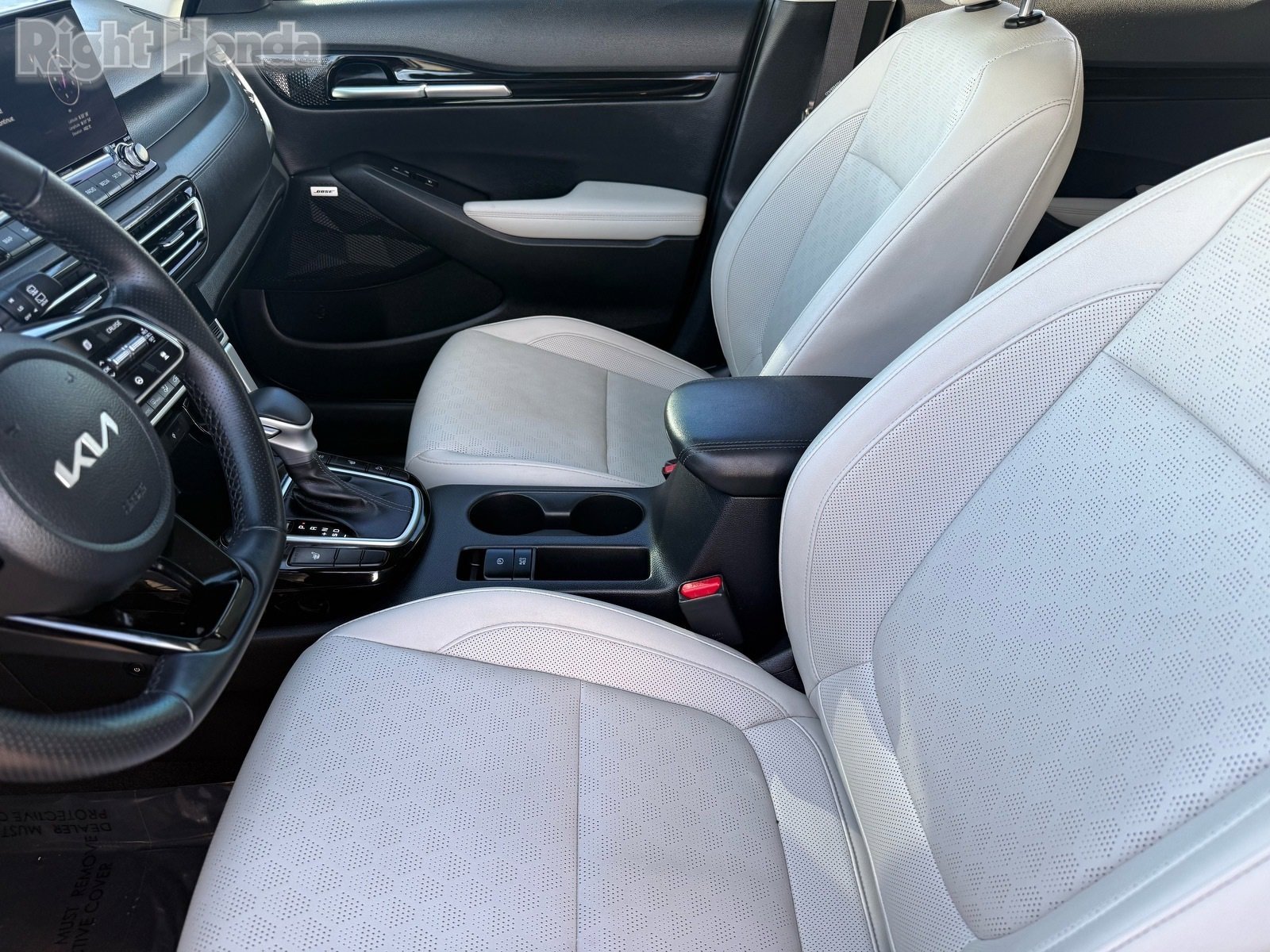 Used 2022 Kia Seltos SX w/ Sunroof Package image 12