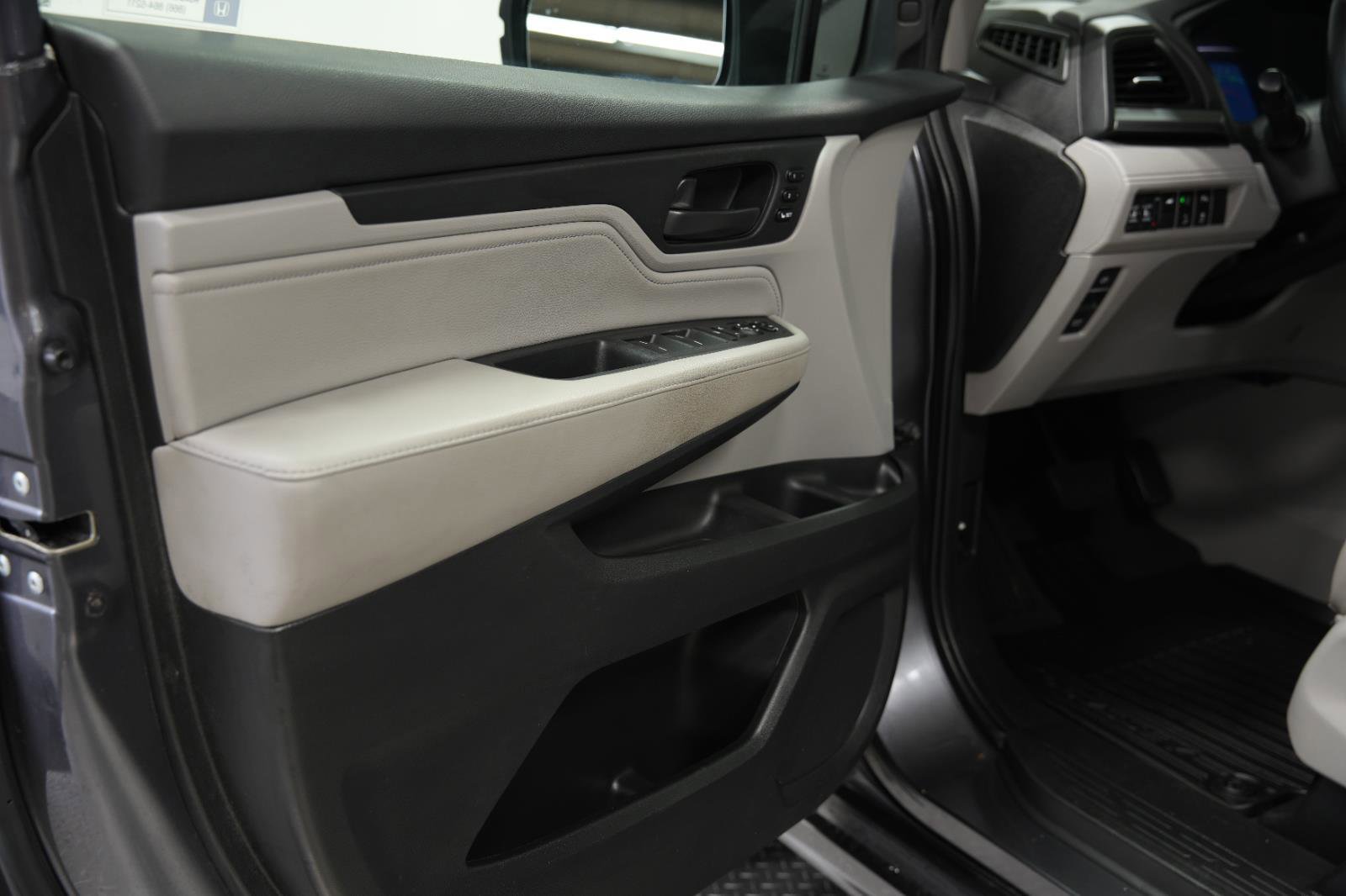 Used 2018 Honda Odyssey Touring image 26
