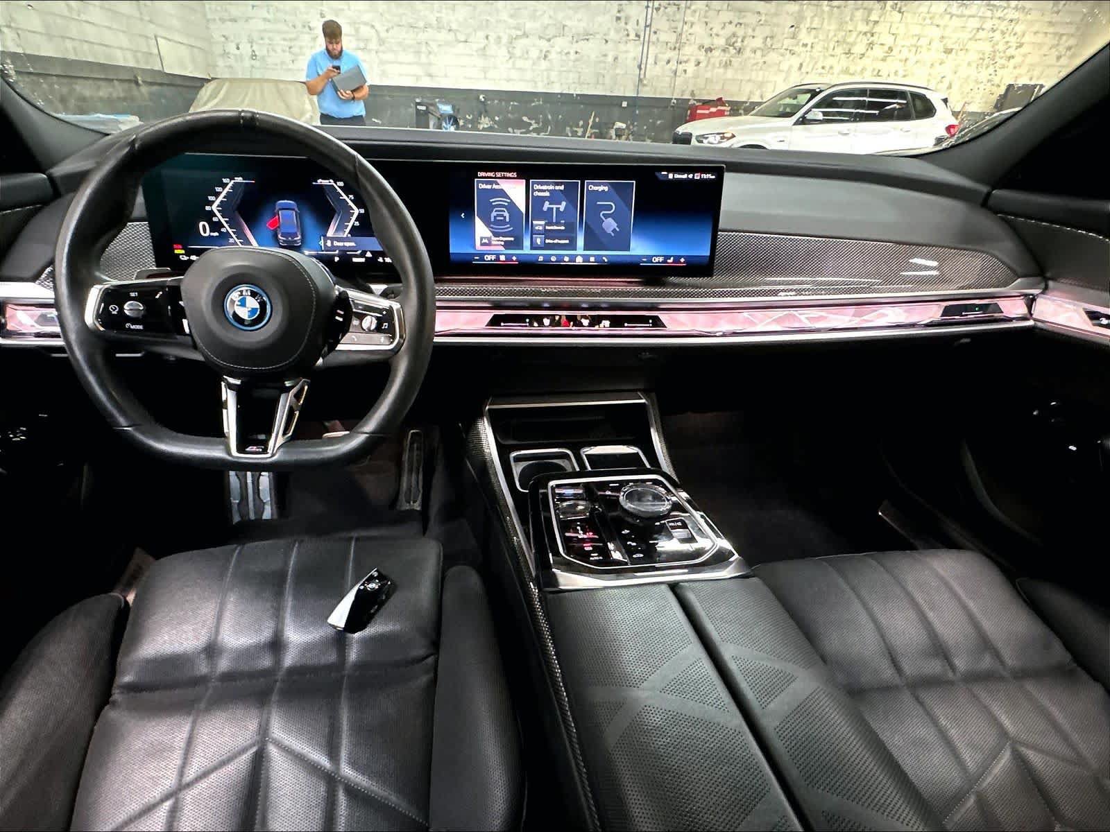 Used 2023 BMW i7 xDrive60 AWD/4WD image 17