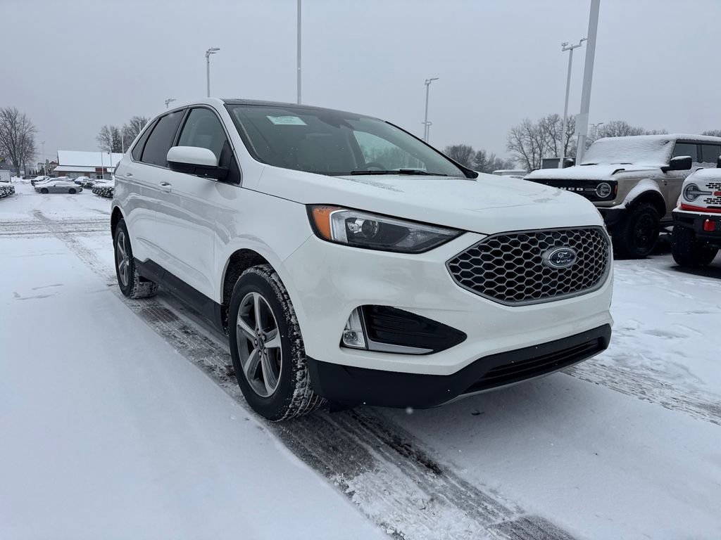 Used 2024 Ford Edge SEL w/ Convenience Package AWD/4WD image 4