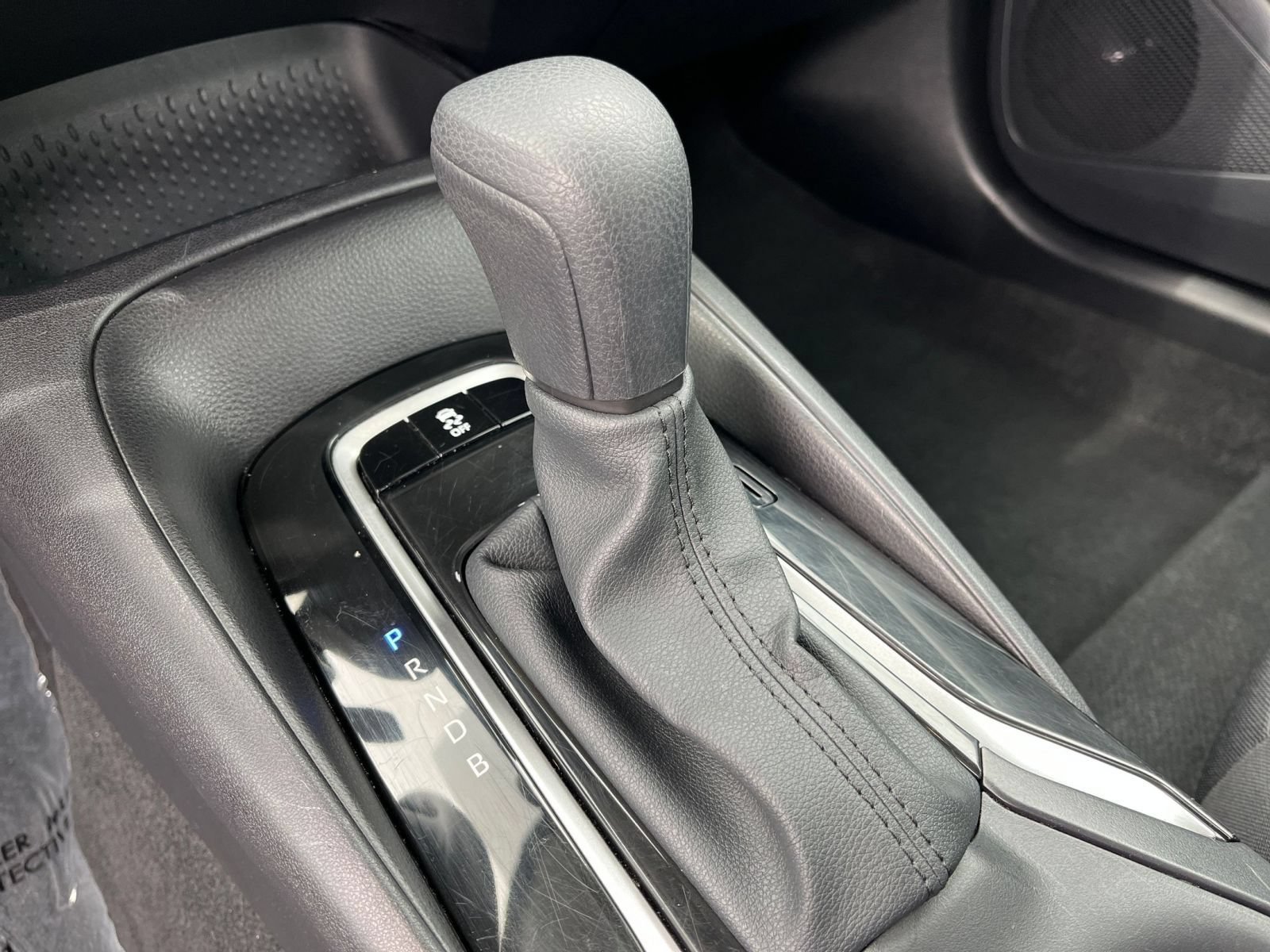 Used 2025 Toyota Corolla LE FWD image 41