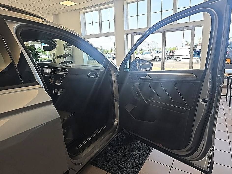 Used 2022 Volkswagen Tiguan SE R-Line AWD/4WD image 36