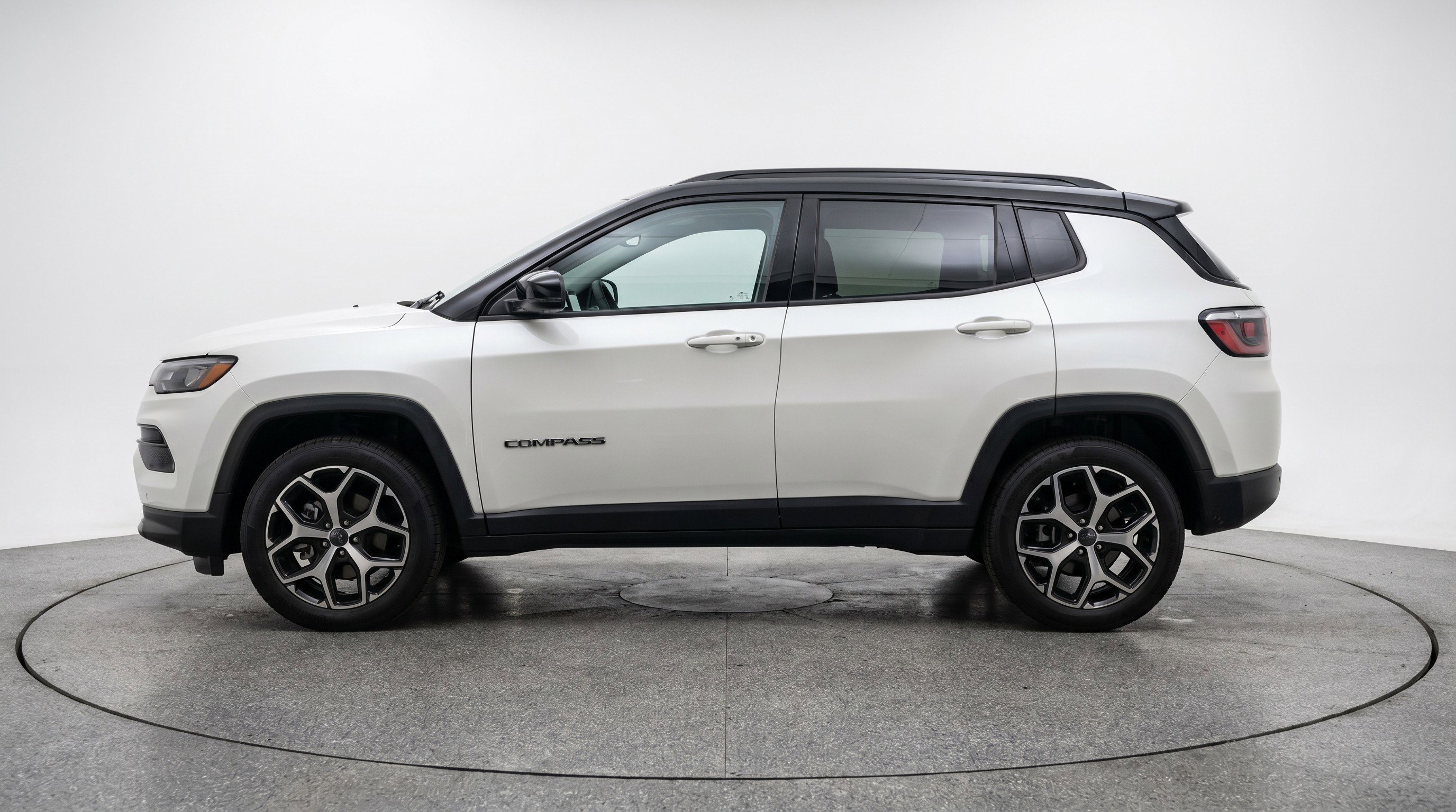 Used 2025 Jeep Compass Limited AWD/4WD image 5