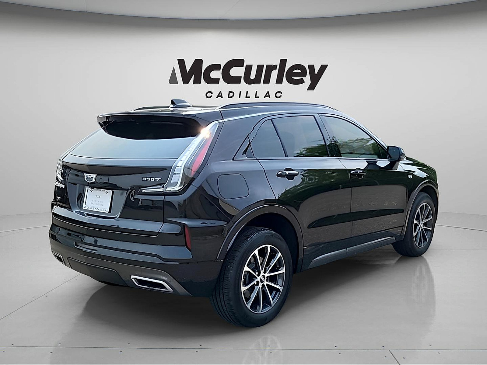 Certified 2024 Cadillac XT4 Sport w/ Technology Package AWD/4WD image 7
