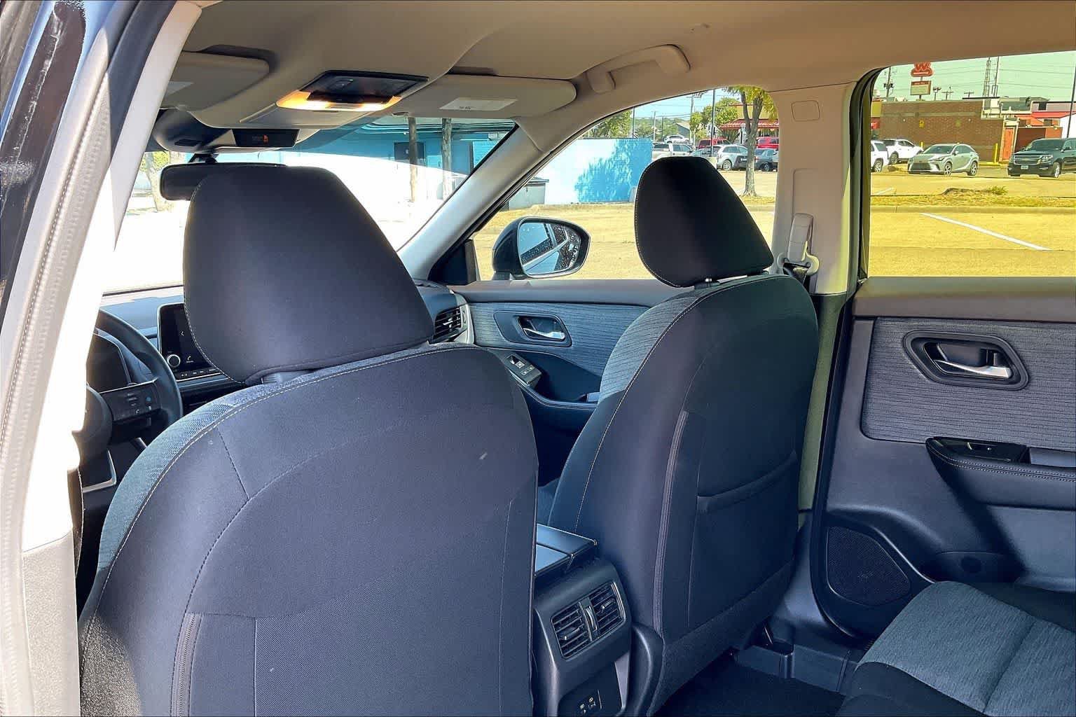 Used 2023 Nissan Rogue SV FWD image 11