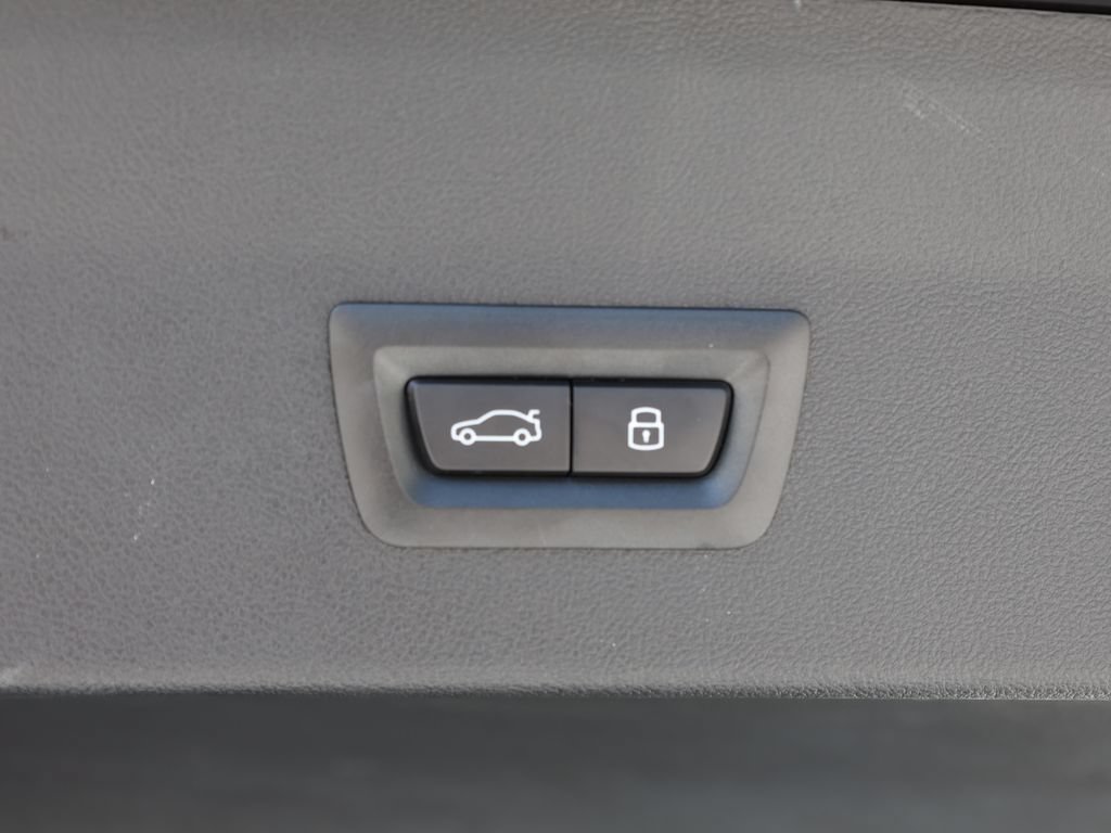 Used 2025 BMW X4 xDrive30i AWD/4WD image 9