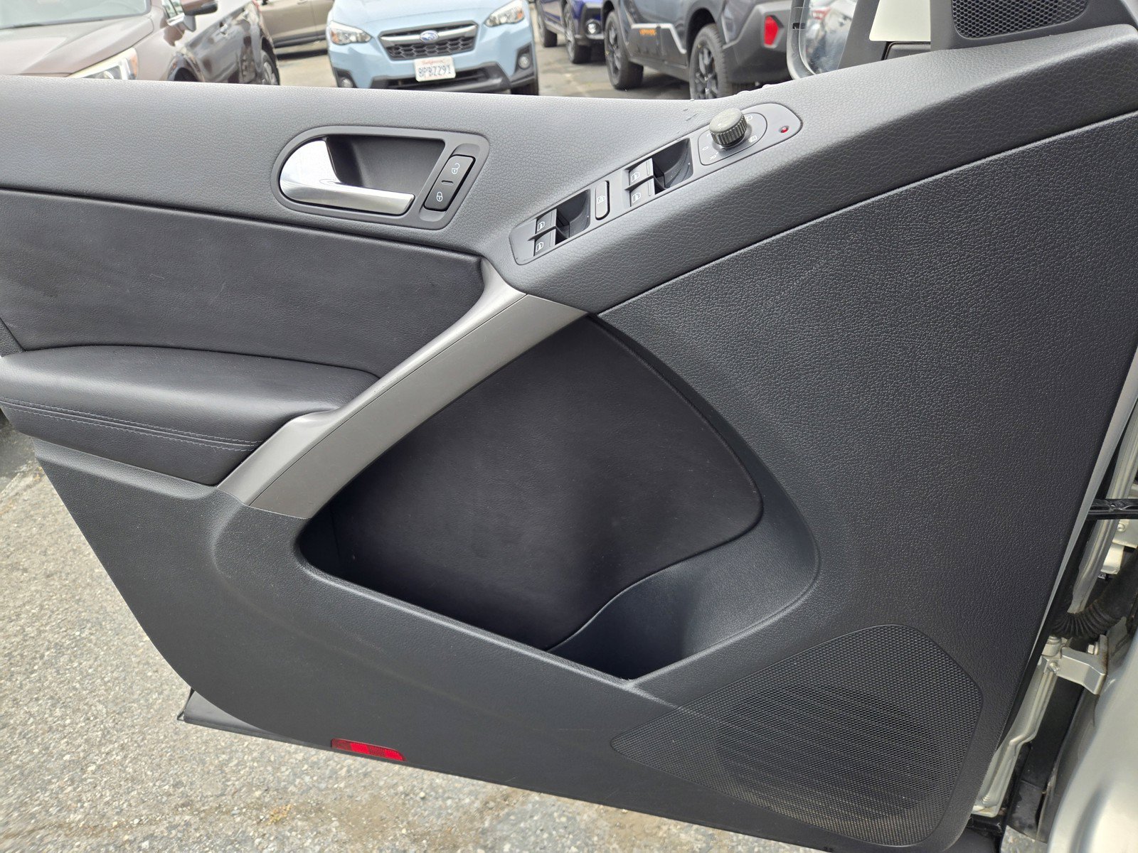 Used 2009 Volkswagen Tiguan SE AWD/4WD image 24