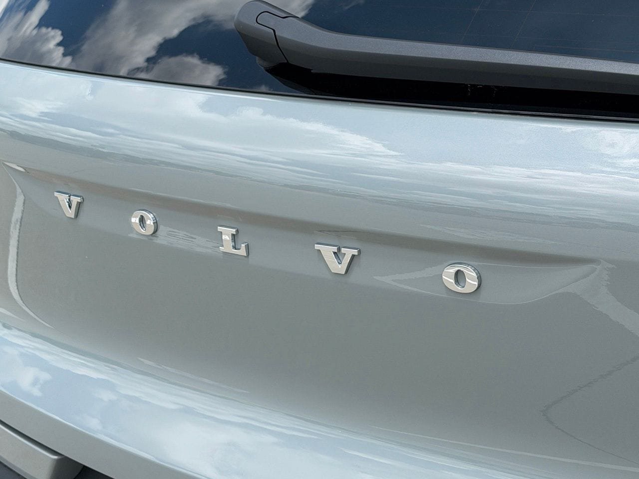 New 2026 Volvo XC40 B4 Core w/ Climate Package FWD image 8