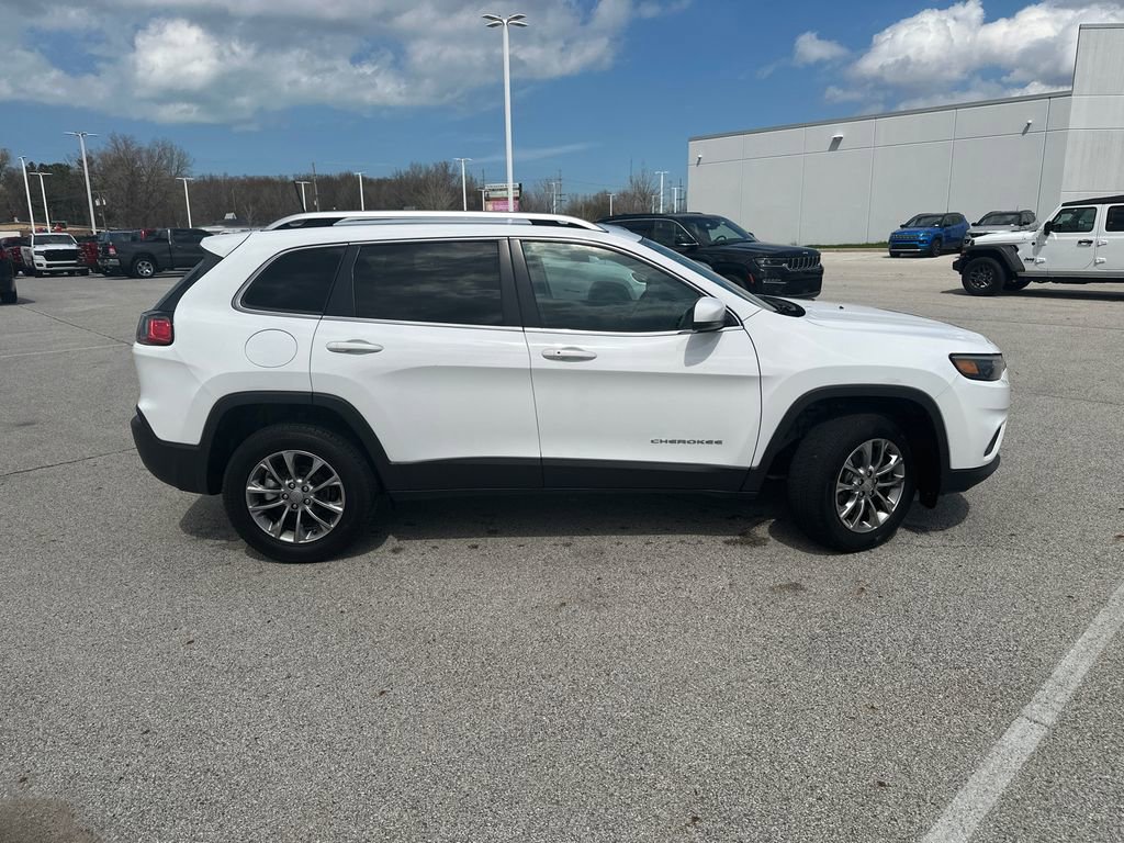 Used 2019 Jeep Cherokee Latitude Plus w/ Cold Weather Group image 2