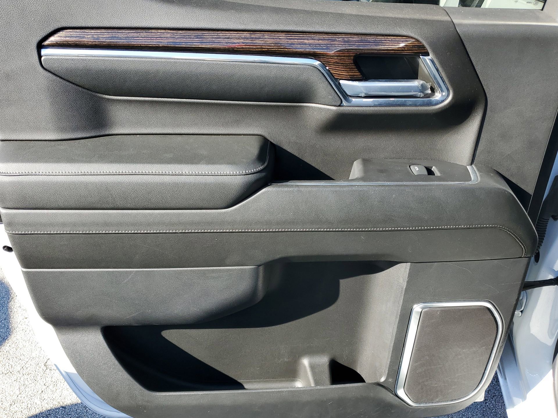 Used 2024 GMC Sierra 1500 Elevation w/ Preferred Package image 9