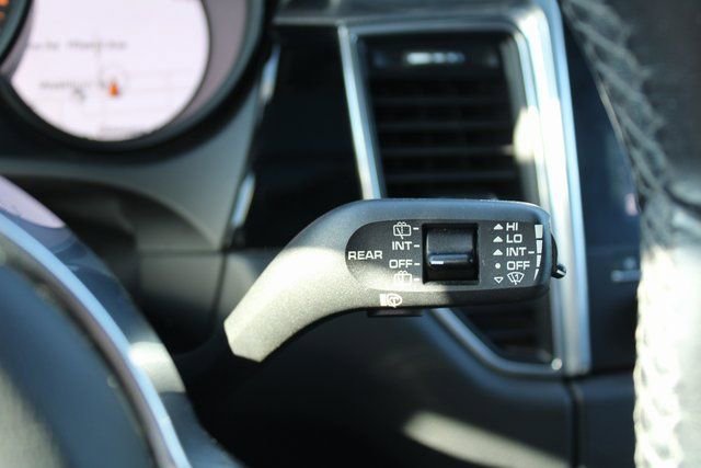 Used 2018 Porsche Macan Sport Edition image 33