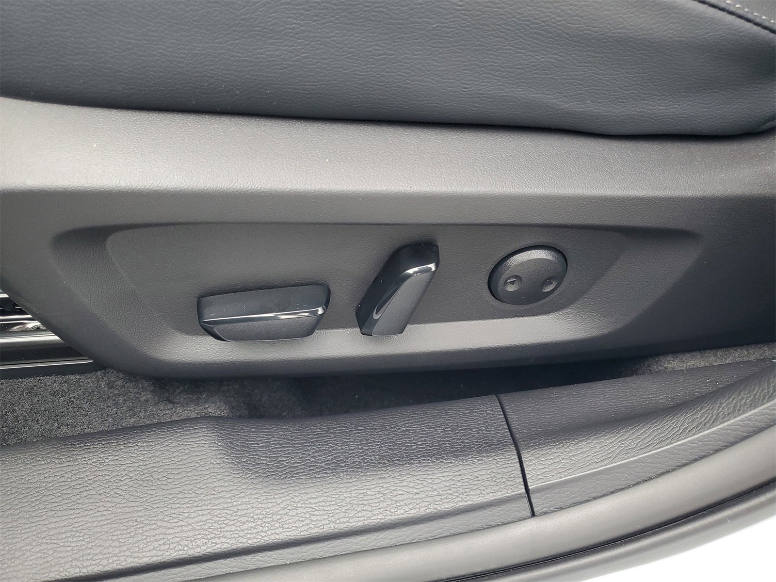 New 2025 Mitsubishi Outlander SEL image 7