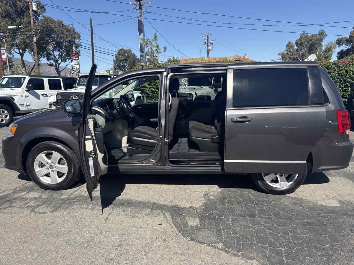 Used 2017 Dodge Grand Caravan w/ SE Plus Package FWD image 12
