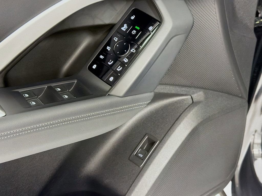 Used 2025 Audi Q5 Premium Plus w/ Premium Plus image 18