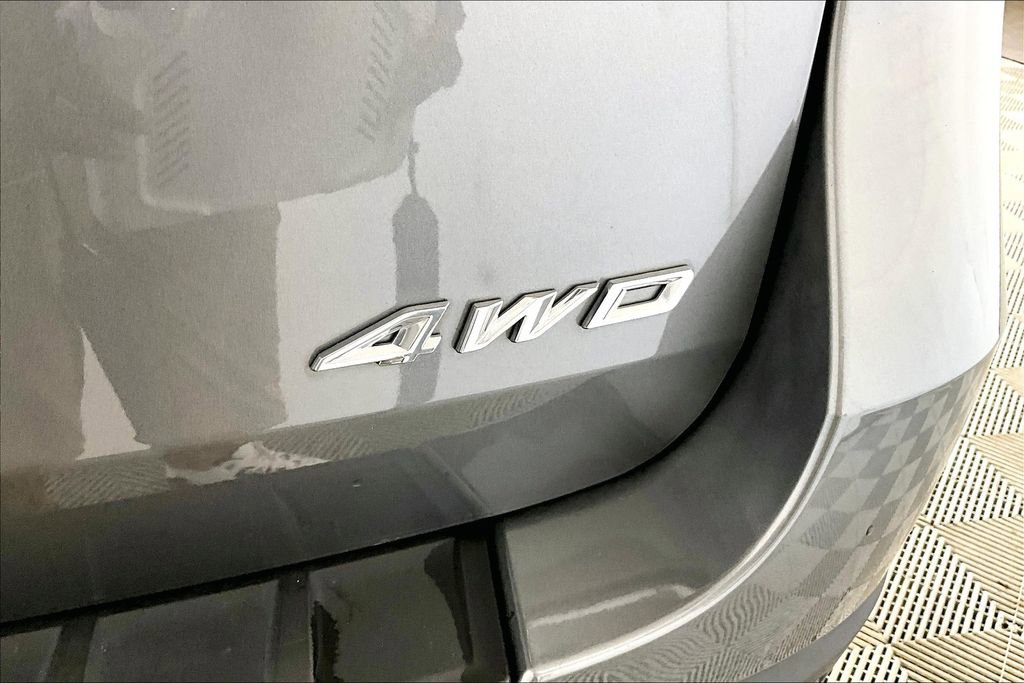 Used 2023 Ford Explorer XLT w/ Equipment Group 202A image 14