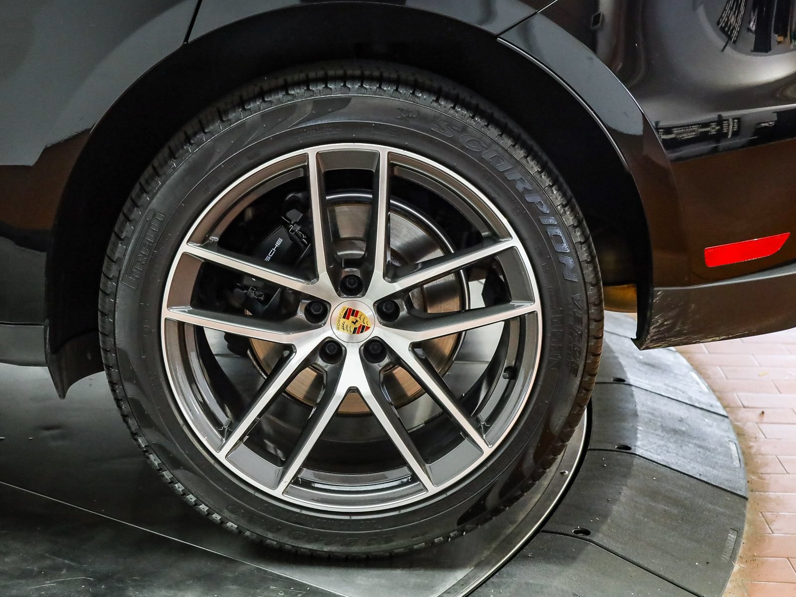Certified 2026 Porsche Macan AWD/4WD image 9