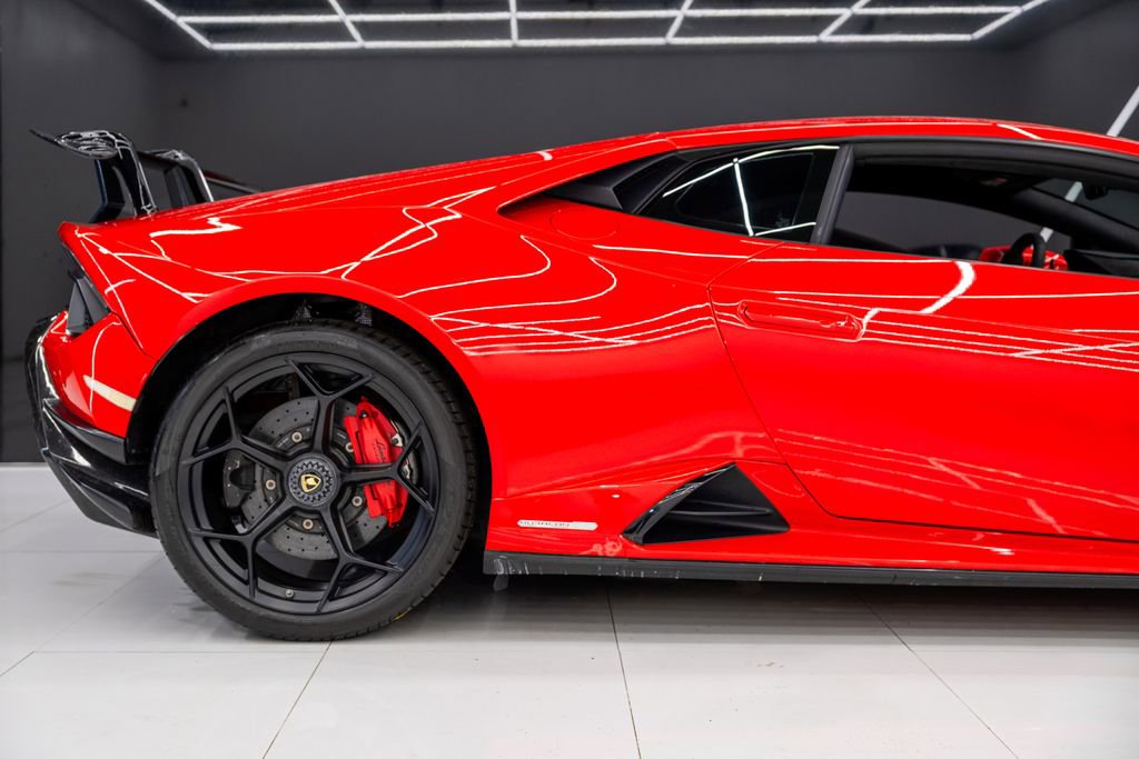 Used 2020 Lamborghini Huracan EVO image 7