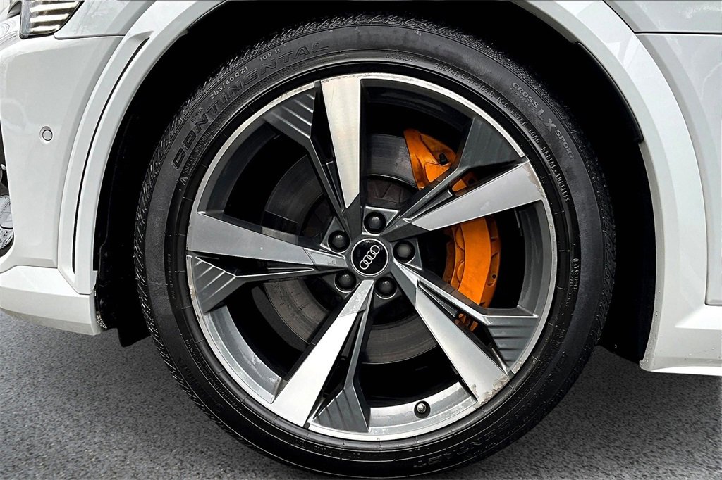 Used 2022 Audi e-tron S Premium Plus w/ 21" Black Optic Package image 34