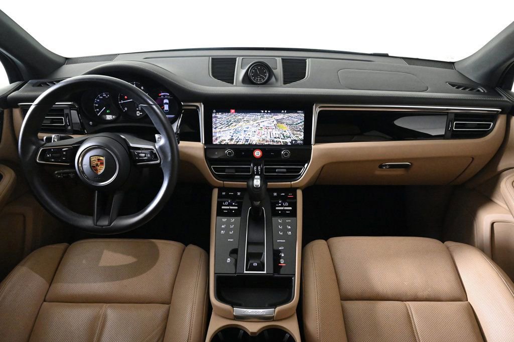 Certified 2024 Porsche Macan image 12