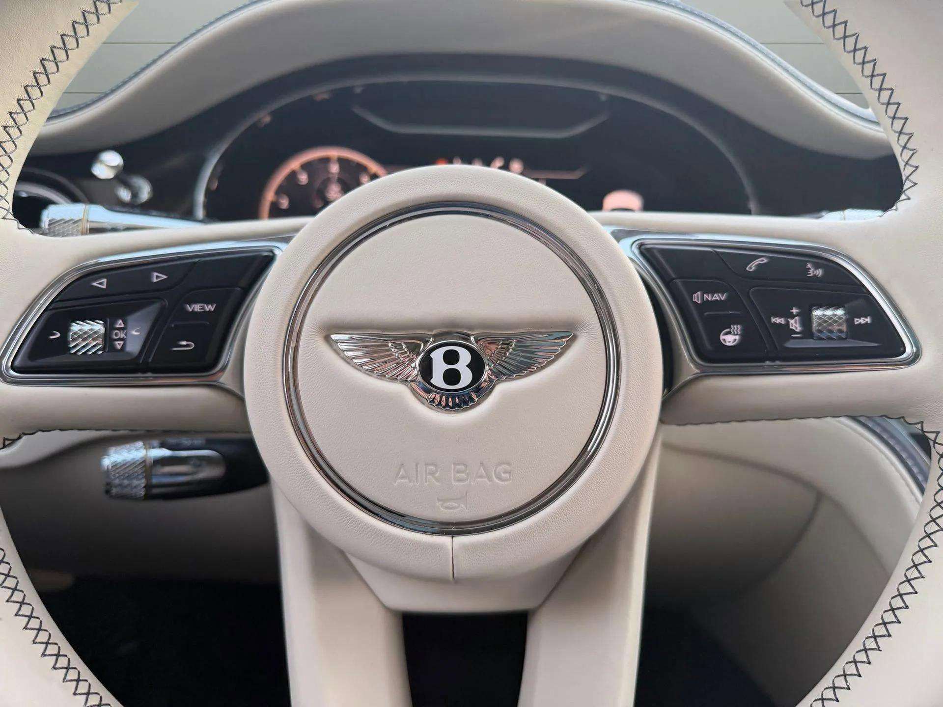 Used 2024 Bentley Flying Spur V8 image 24