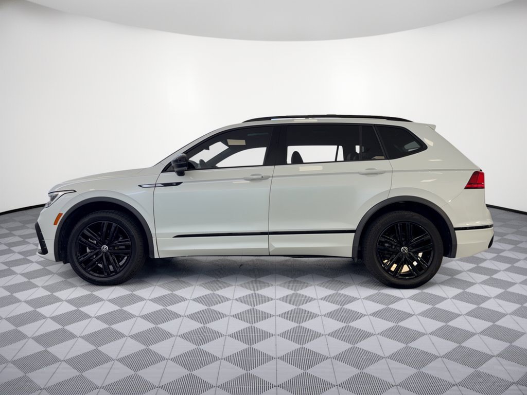 Used 2022 Volkswagen Tiguan SE R-Line FWD image 2