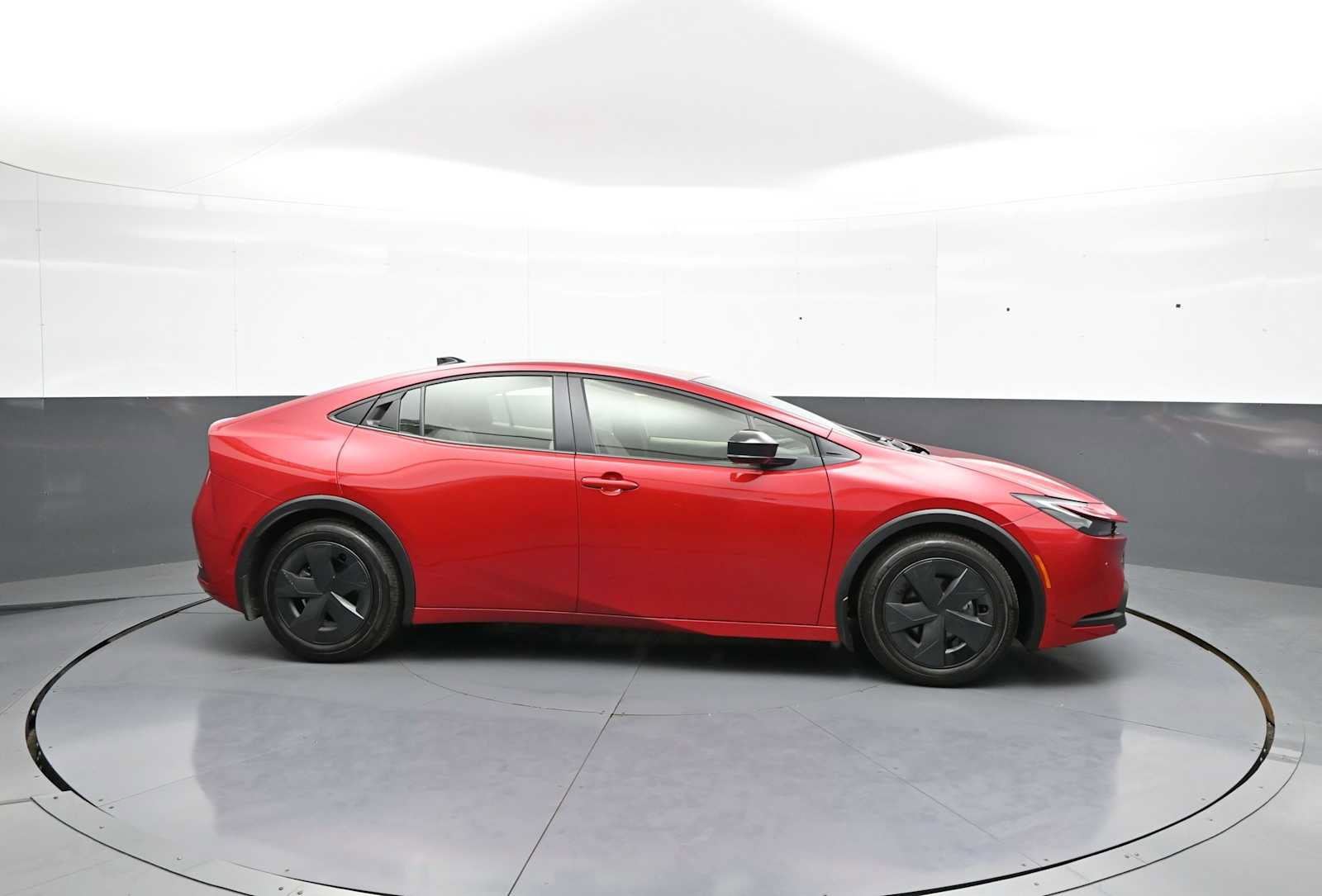 Used 2026 Toyota Prius LE FWD image 5