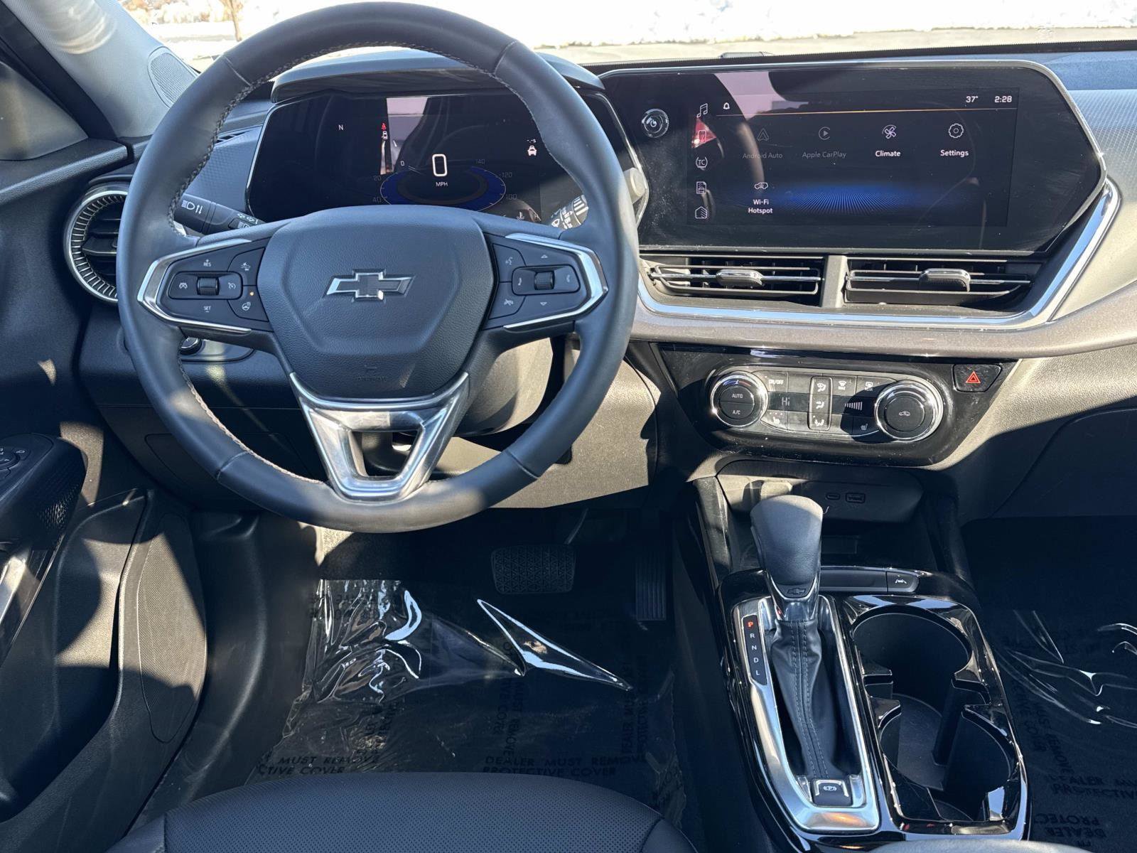 Used 2024 Chevrolet Trax ACTIV w/ Sunroof Package image 2