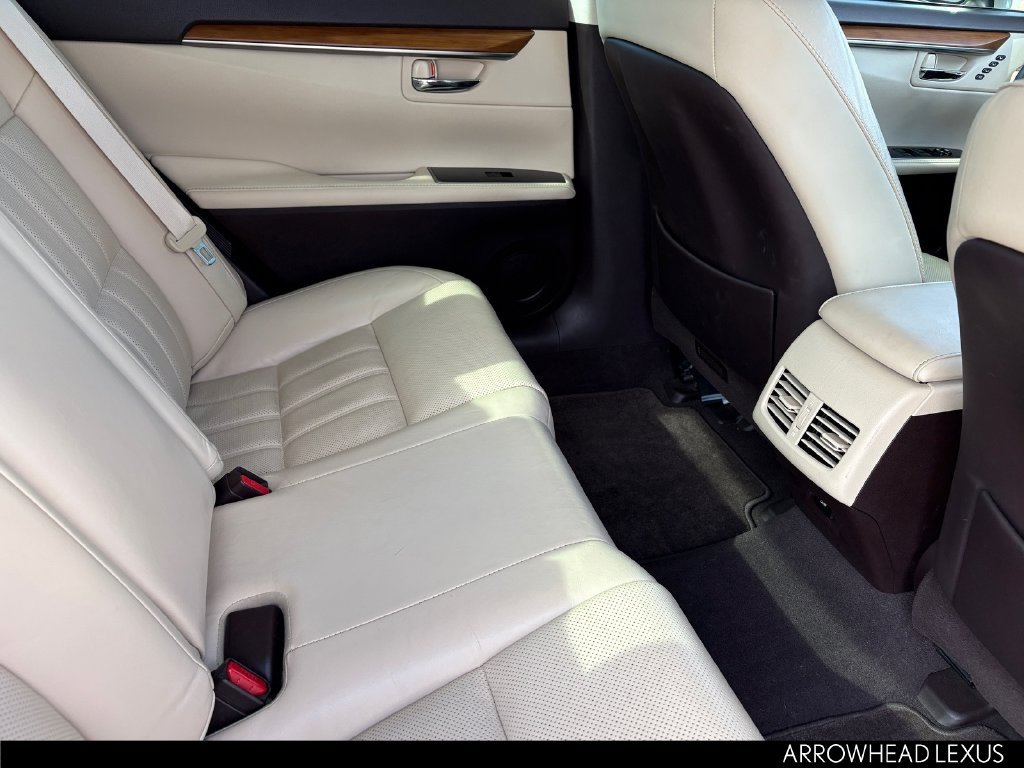 Used 2018 Lexus ES 300h w/ Luxury Package FWD image 12