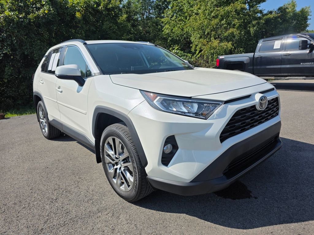 Used 2021 Toyota RAV4 XLE Premium image 3