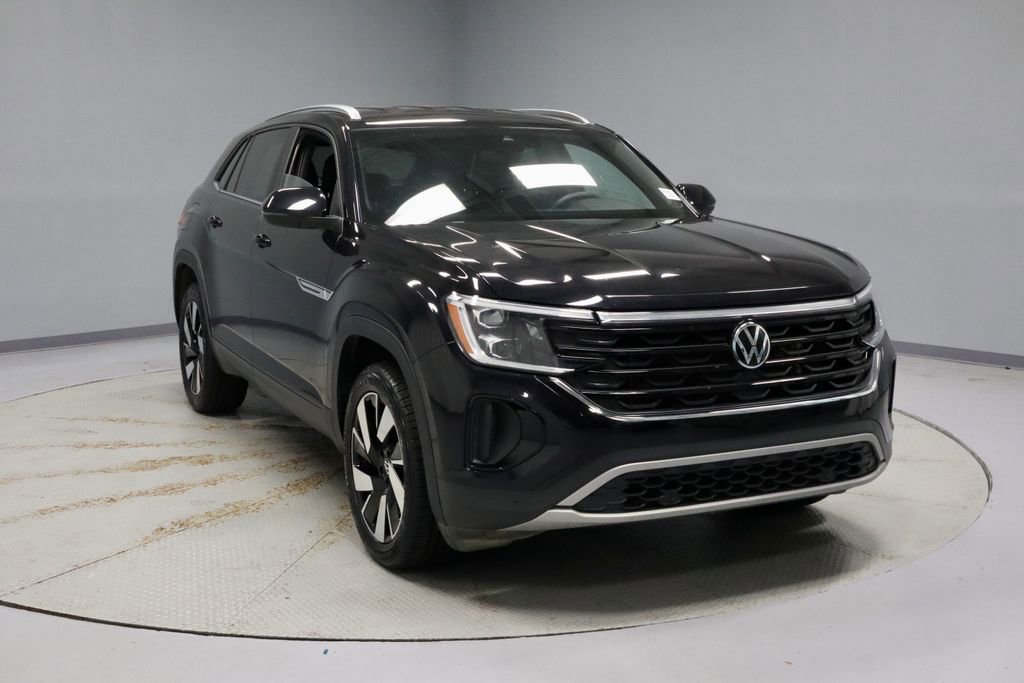Used 2025 Volkswagen Atlas Cross Sport SE FWD image 1