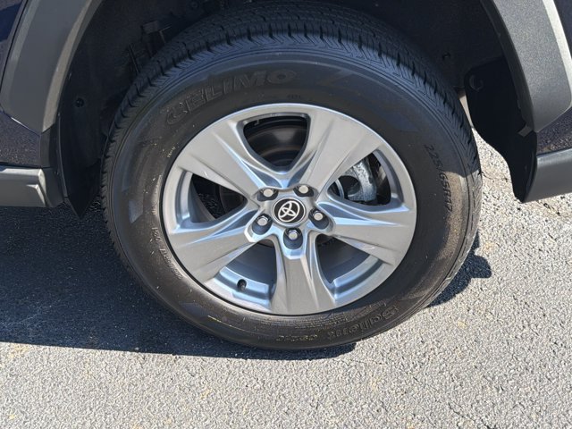Used 2025 Toyota RAV4 XLE AWD/4WD image 19