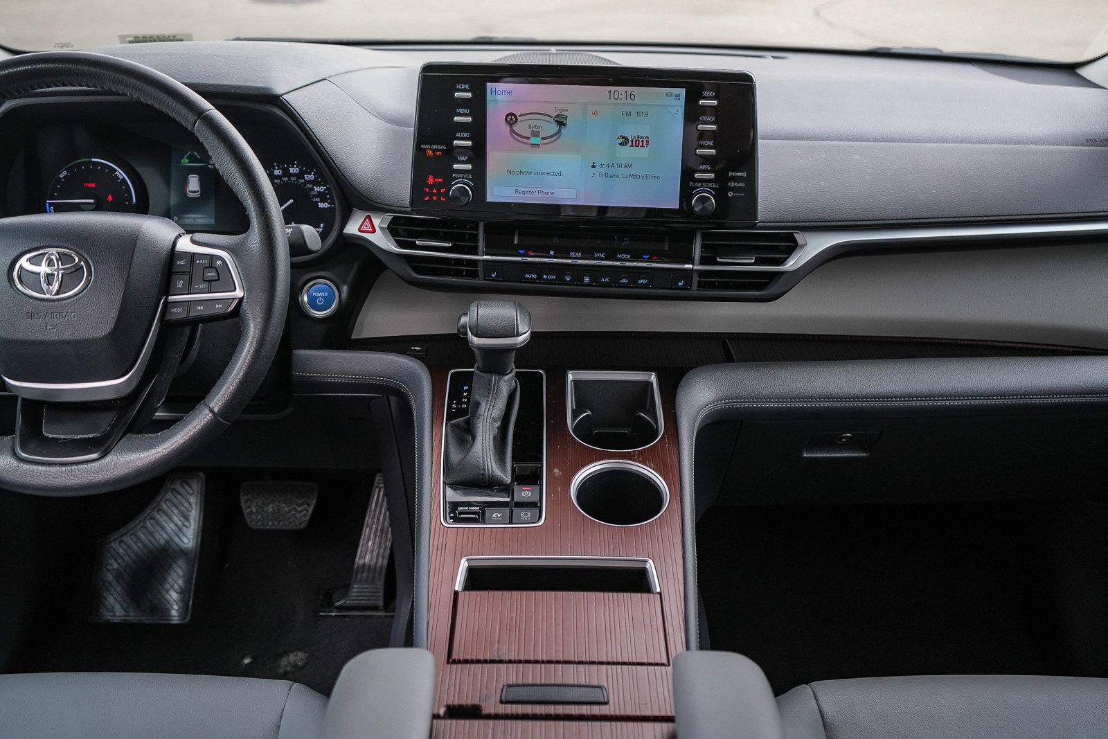 Used 2024 Toyota Sienna XLE FWD image 13