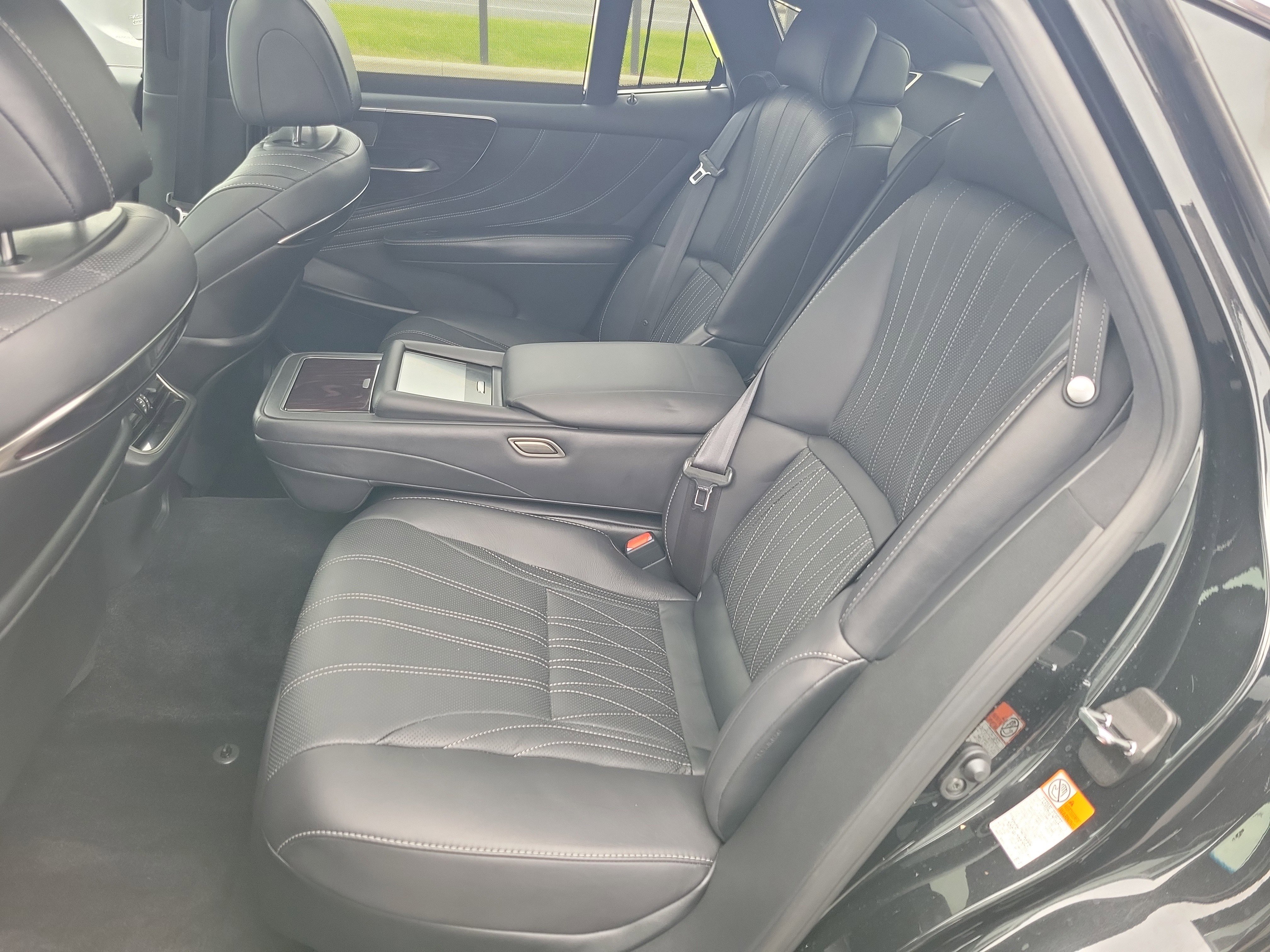 Used 2022 Lexus LS 500 AWD w/ Luxury Package image 9