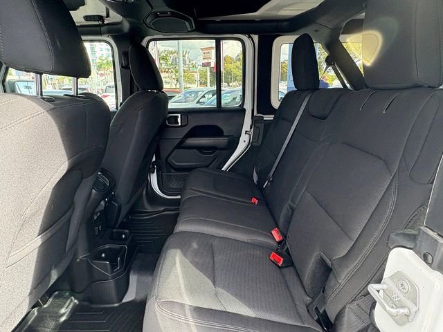 Used 2018 Jeep Wrangler Unlimited Sahara image 19