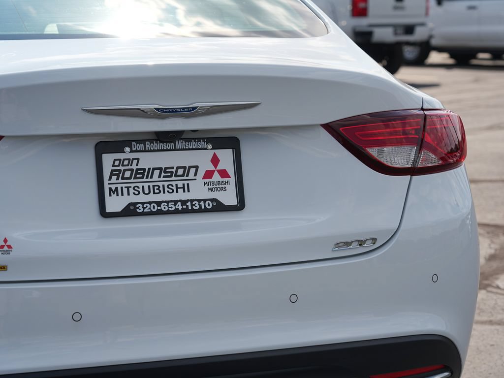 Used 2016 Chrysler 200 Limited w/ Travel & Safety Group FWD image 10