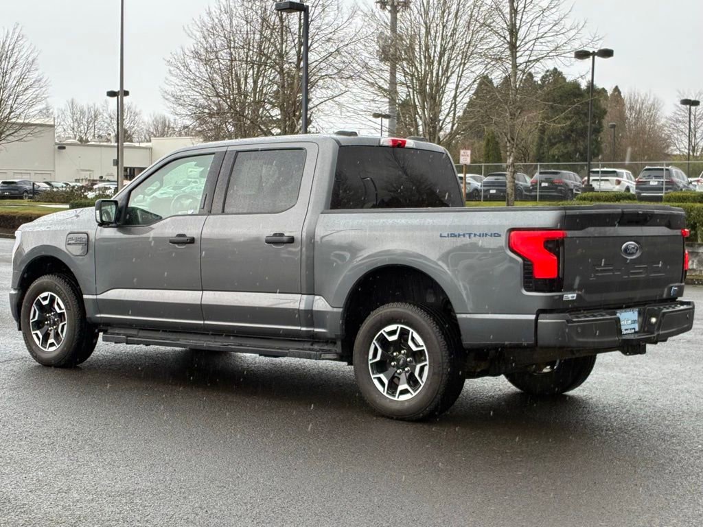 Used 2022 Ford F150 Lightning XLT image 5