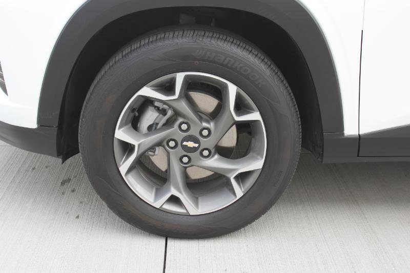 Used 2025 Chevrolet Trax LT image 40