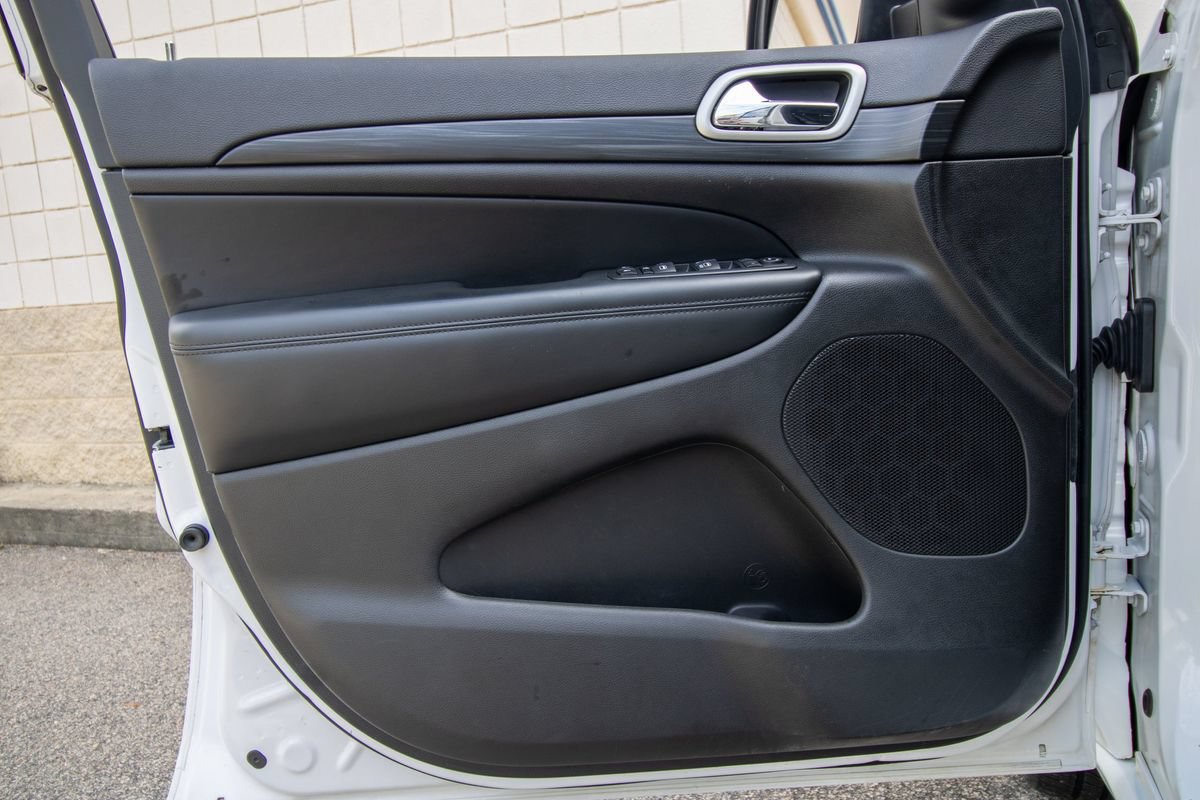 Used 2020 Jeep Grand Cherokee Altitude RWD image 10