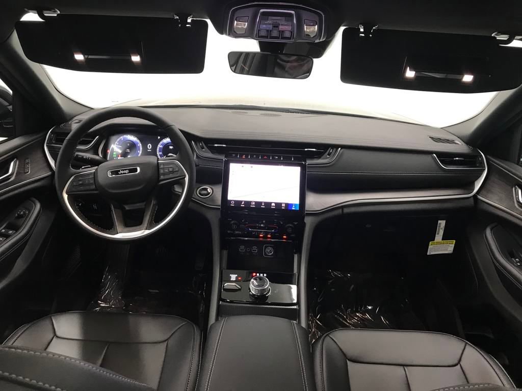 New 2025 Jeep Grand Cherokee L Limited image 32