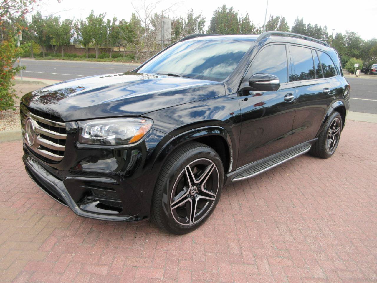 Used 2024 Mercedes-Benz GLS 450 4MATIC w/ AMG Line Exterior