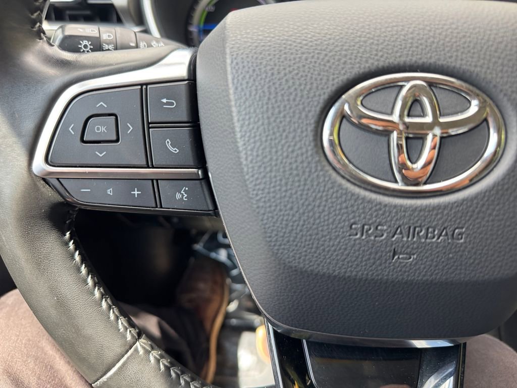 Used 2021 Toyota Highlander XLE AWD/4WD image 17