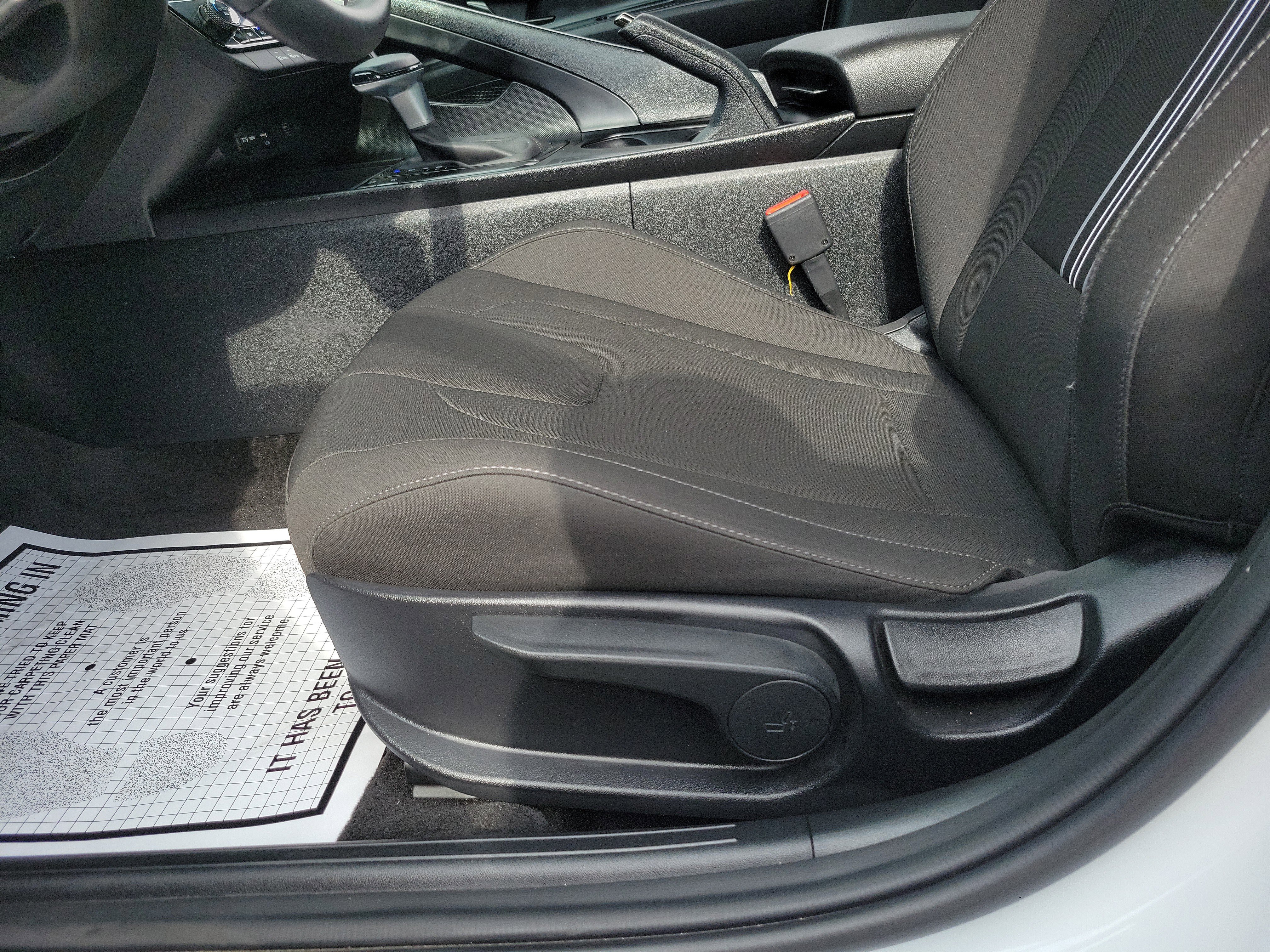 Certified 2025 Hyundai Elantra Sport image 17