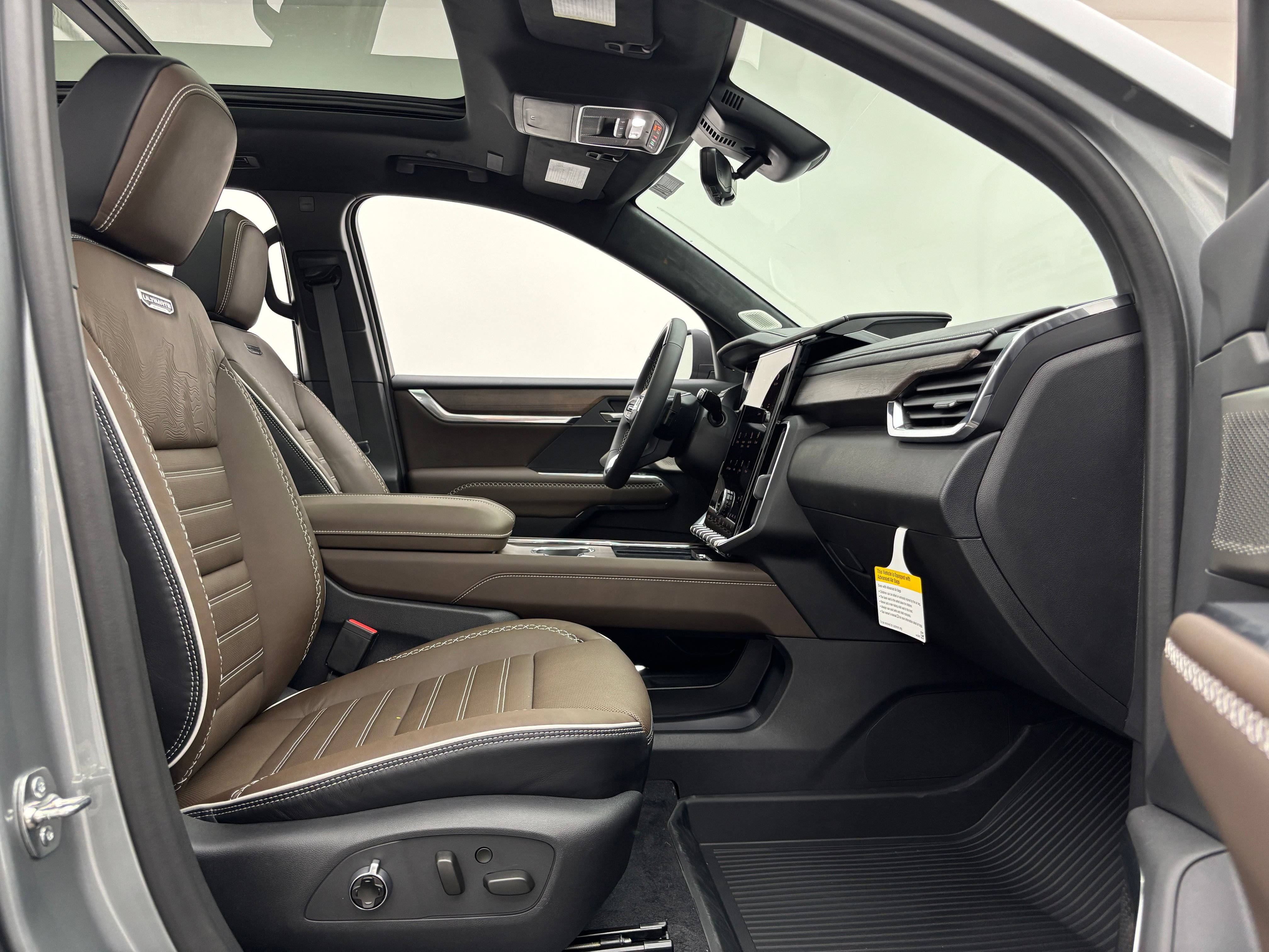 New 2026 GMC Acadia Denali Ultimate w/ LPO, Floor Liner Package AWD/4WD image 40