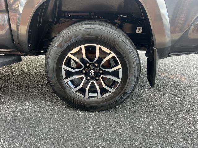 Used 2022 Toyota Tacoma TRD Sport AWD/4WD image 29